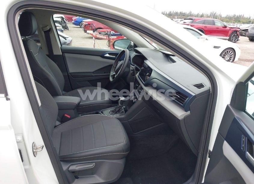 Photo 5 of 2023 Volkswagen Taos 1.5T SE (VIN 3VVEX7B27PM300636)