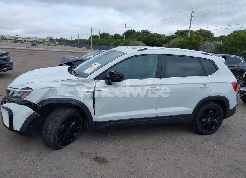 Photo 6 of 2023 Volkswagen Taos 1.5T SE (VIN 3VVEX7B27PM300636)