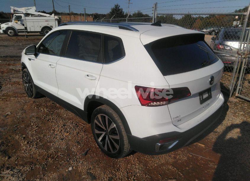 Photo 3 of 2023 Volkswagen Taos 1.5T SE (VIN 3VVEX7B27PM320403)