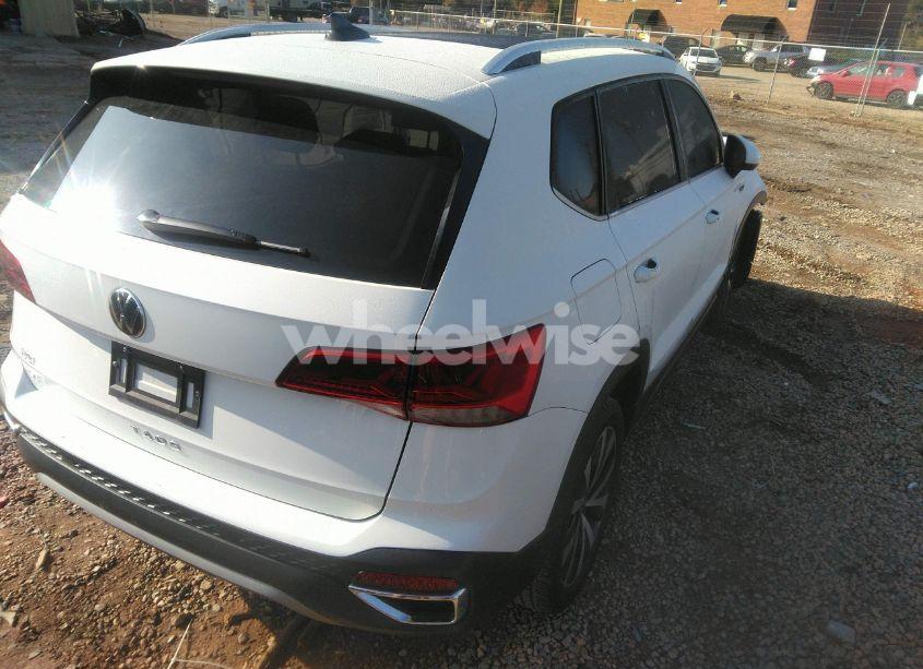 Photo 4 of 2023 Volkswagen Taos 1.5T SE (VIN 3VVEX7B27PM320403)