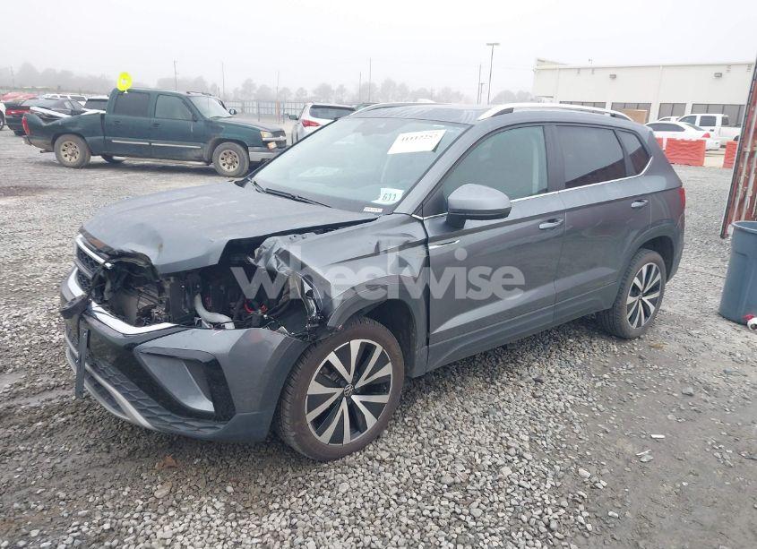 Photo 2 of 2023 Volkswagen Taos 1.5T SE (VIN 3VVEX7B28PM326744)