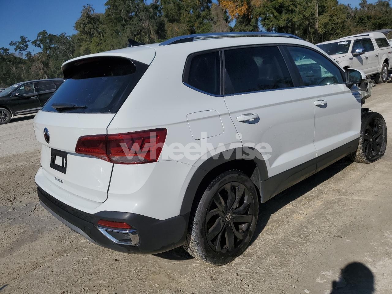 Photo 3 of 2024 VOLKSWAGEN TAOS SE N/A (VIN 3VVEX7B28RM127079)