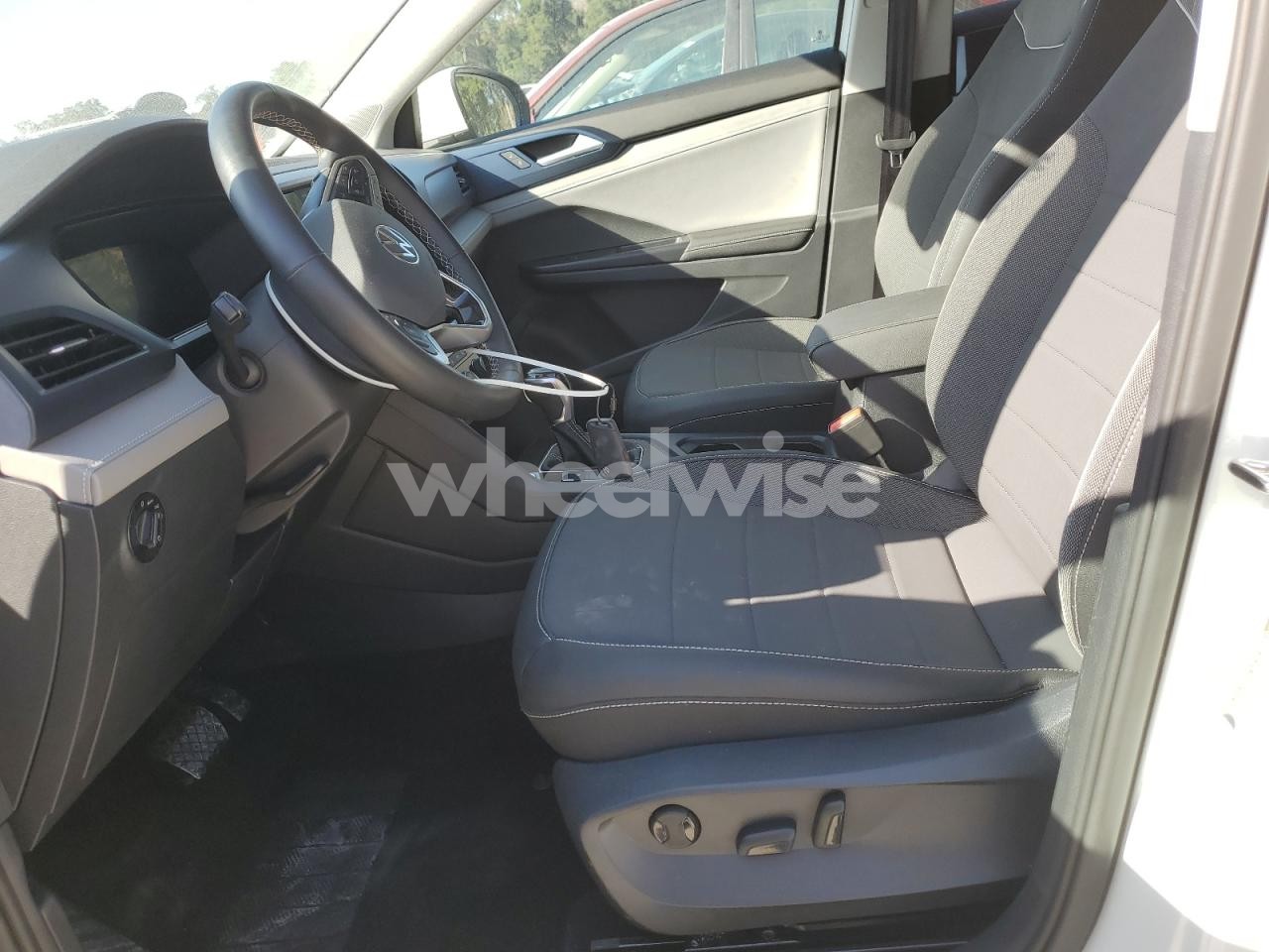 Photo 7 of 2024 VOLKSWAGEN TAOS SE N/A (VIN 3VVEX7B28RM127079)