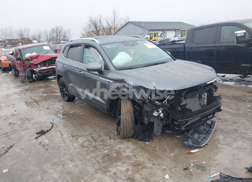 2024 Volkswagen Taos 1.5T SE (VIN 3VVEX7B28RM130015) main photo