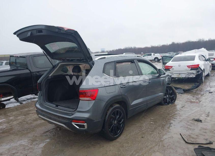 Photo 4 of 2024 Volkswagen Taos 1.5T SE (VIN 3VVEX7B28RM130015)