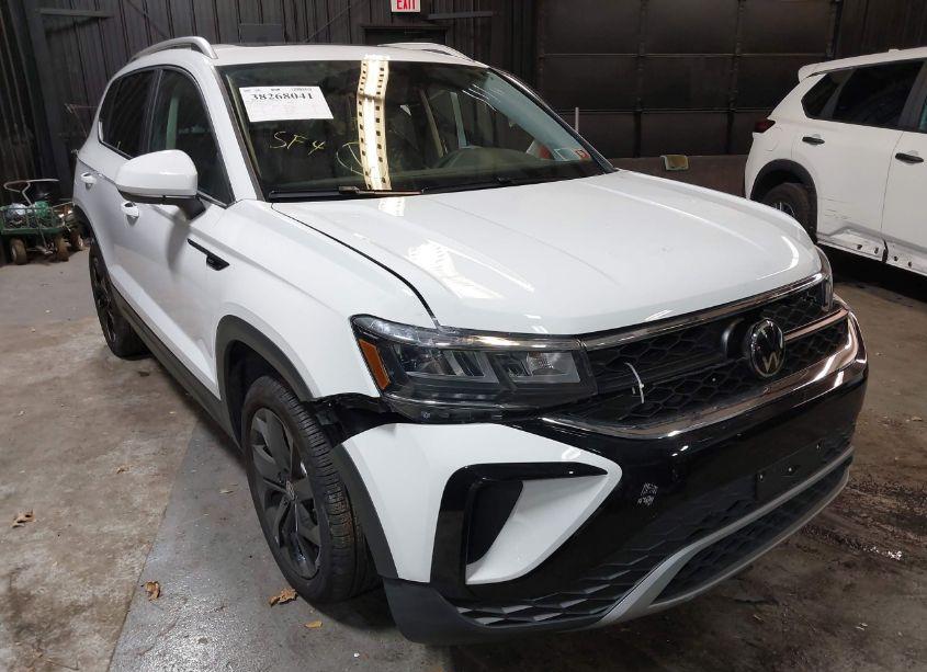 2023 Volkswagen Taos 1.5T SE (VIN 3VVEX7B29PM350793) main photo