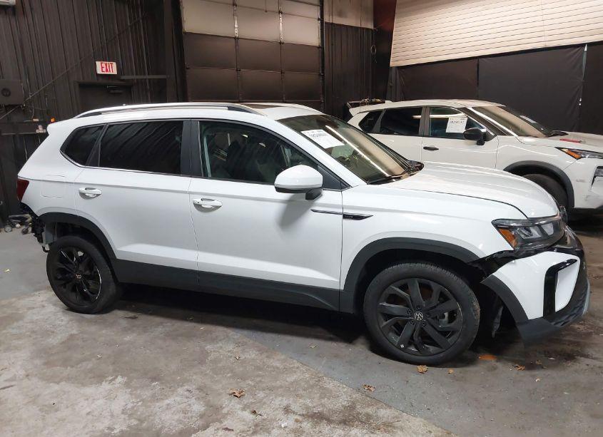 Photo 14 of 2023 Volkswagen Taos 1.5T SE (VIN 3VVEX7B29PM350793)