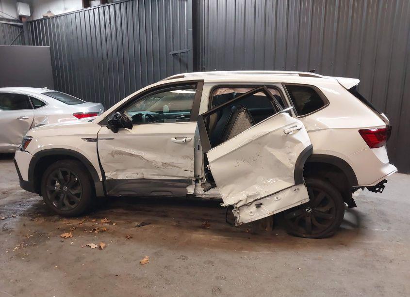 Photo 15 of 2023 Volkswagen Taos 1.5T SE (VIN 3VVEX7B29PM350793)