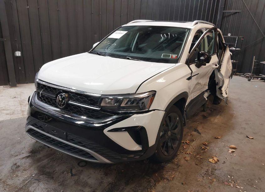 Photo 2 of 2023 Volkswagen Taos 1.5T SE (VIN 3VVEX7B29PM350793)