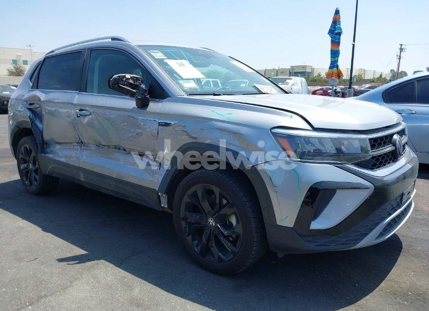 2023 Volkswagen Taos 1.5T SE (VIN 3VVEX7B29PM352544) main photo