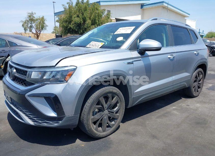 Photo 2 of 2023 Volkswagen Taos 1.5T SE (VIN 3VVEX7B29PM352544)