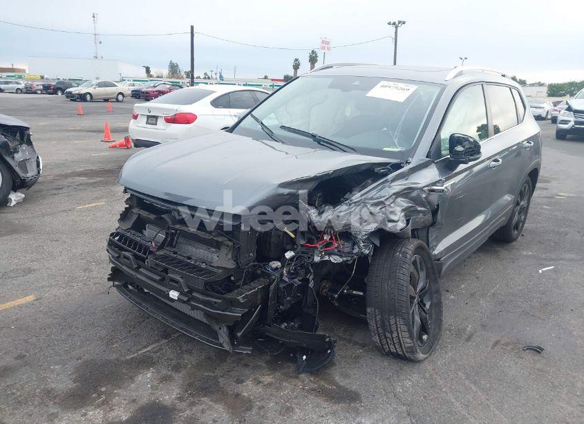 Photo 2 of 2024 Volkswagen Taos 1.5T SE (VIN 3VVEX7B2XRM060209)