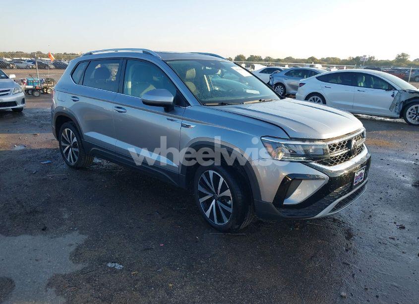 2024 Volkswagen Taos 1.5T SE (VIN 3VVEX7B2XRM102507) main photo