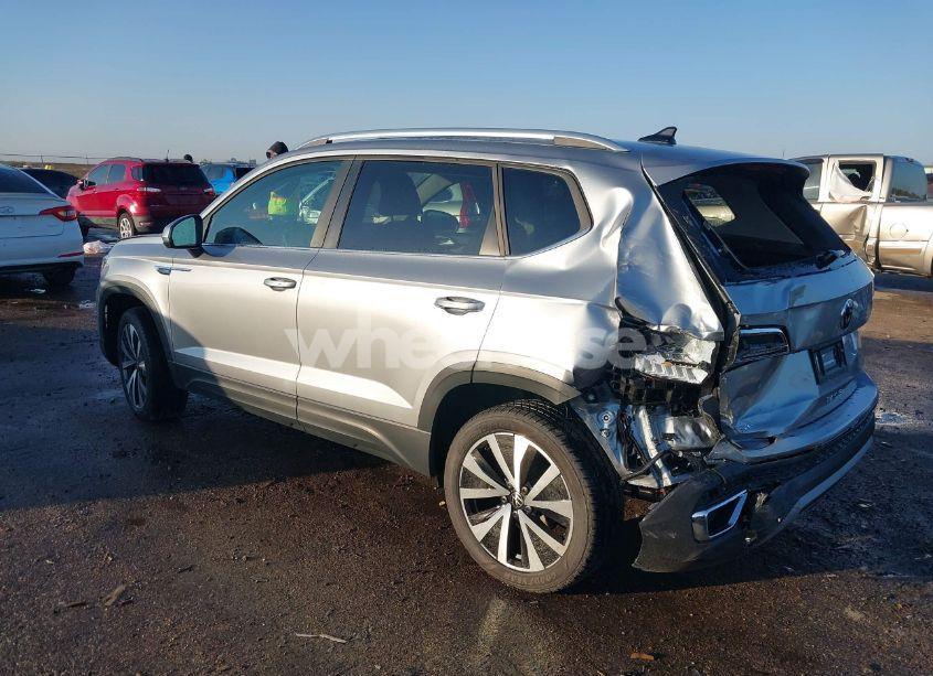 Photo 3 of 2024 Volkswagen Taos 1.5T SE (VIN 3VVEX7B2XRM102507)