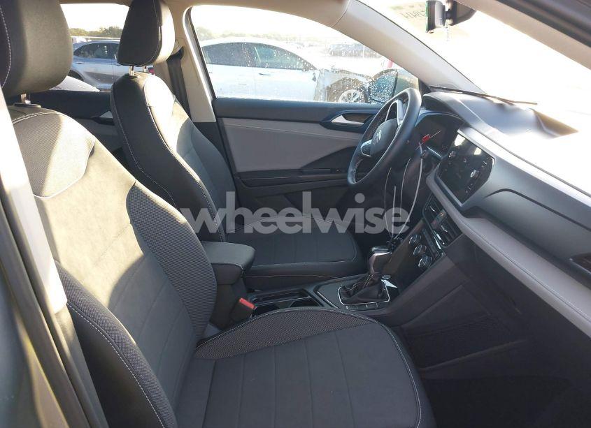 Photo 5 of 2024 Volkswagen Taos 1.5T SE (VIN 3VVEX7B2XRM102507)