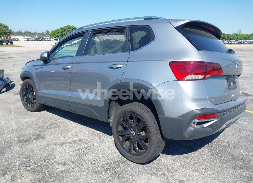 Photo 3 of 2024 Volkswagen Taos 1.5T SE (VIN 3VVEX7B2XRM129089)