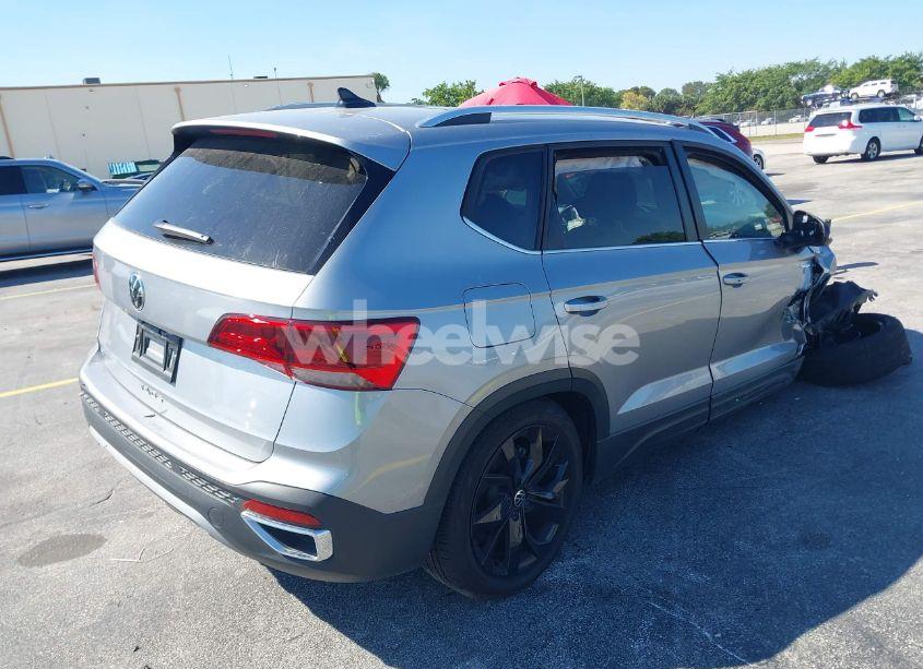 Photo 4 of 2024 Volkswagen Taos 1.5T SE (VIN 3VVEX7B2XRM129089)