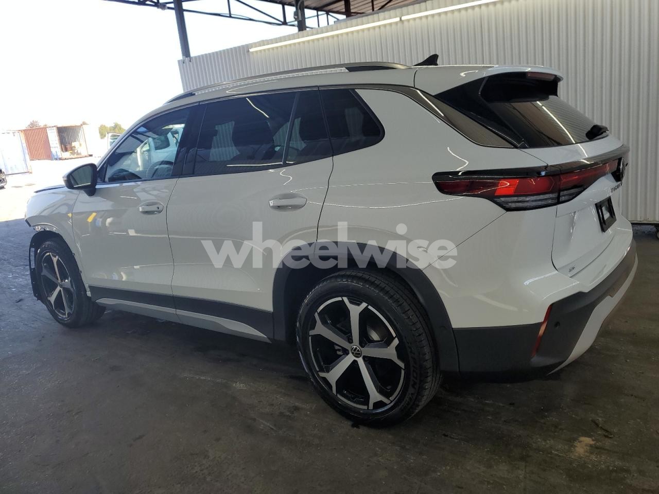 Photo 2 of 2026 VOLKSWAGEN TIGUAN SE (VIN 3VVFR7RM4TM007471)