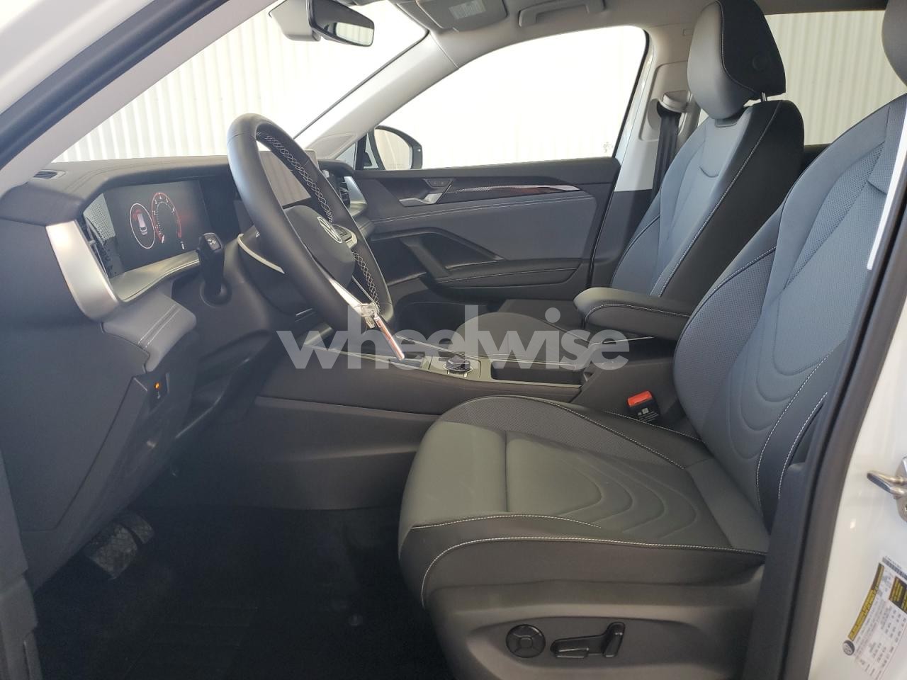 Photo 7 of 2026 VOLKSWAGEN TIGUAN SE (VIN 3VVFR7RM4TM007471)