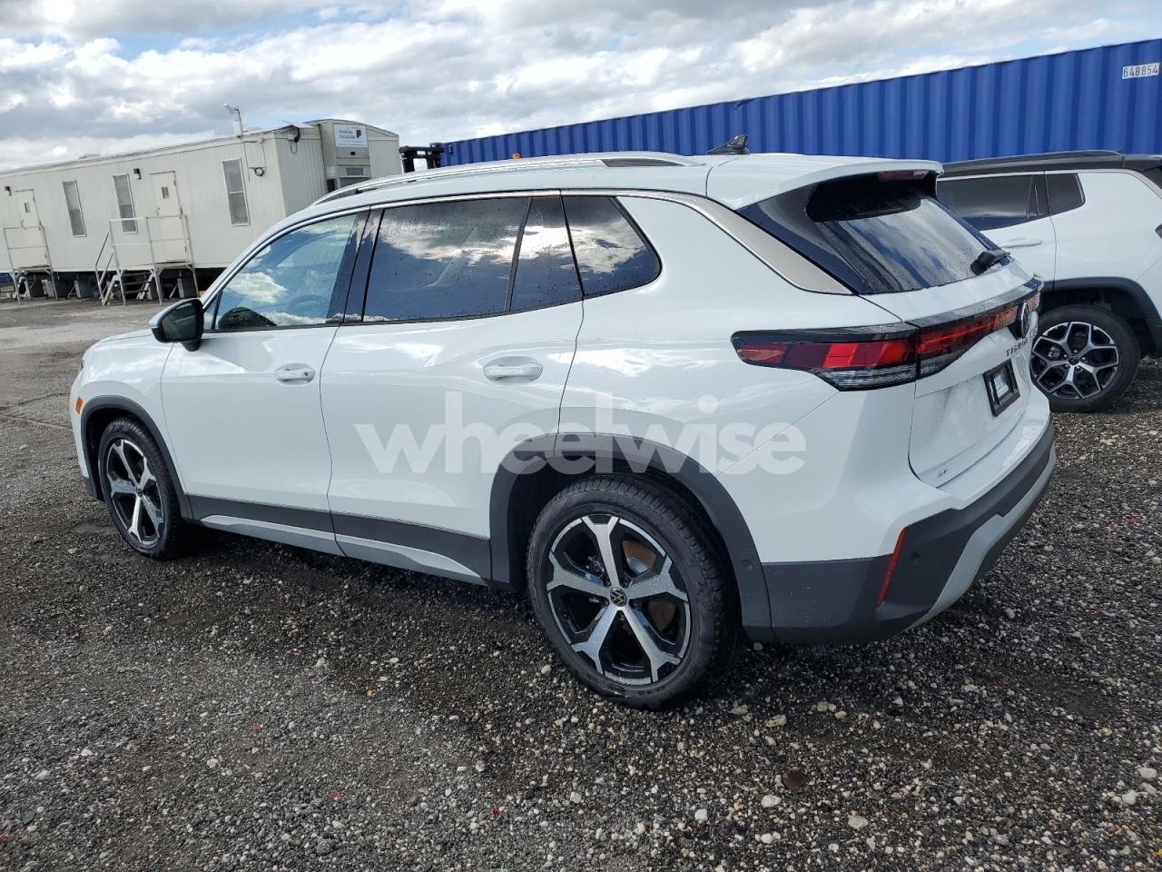 Photo 2 of 2026 VOLKSWAGEN TIGUAN SE (VIN 3VVFR7RMXTM014795)