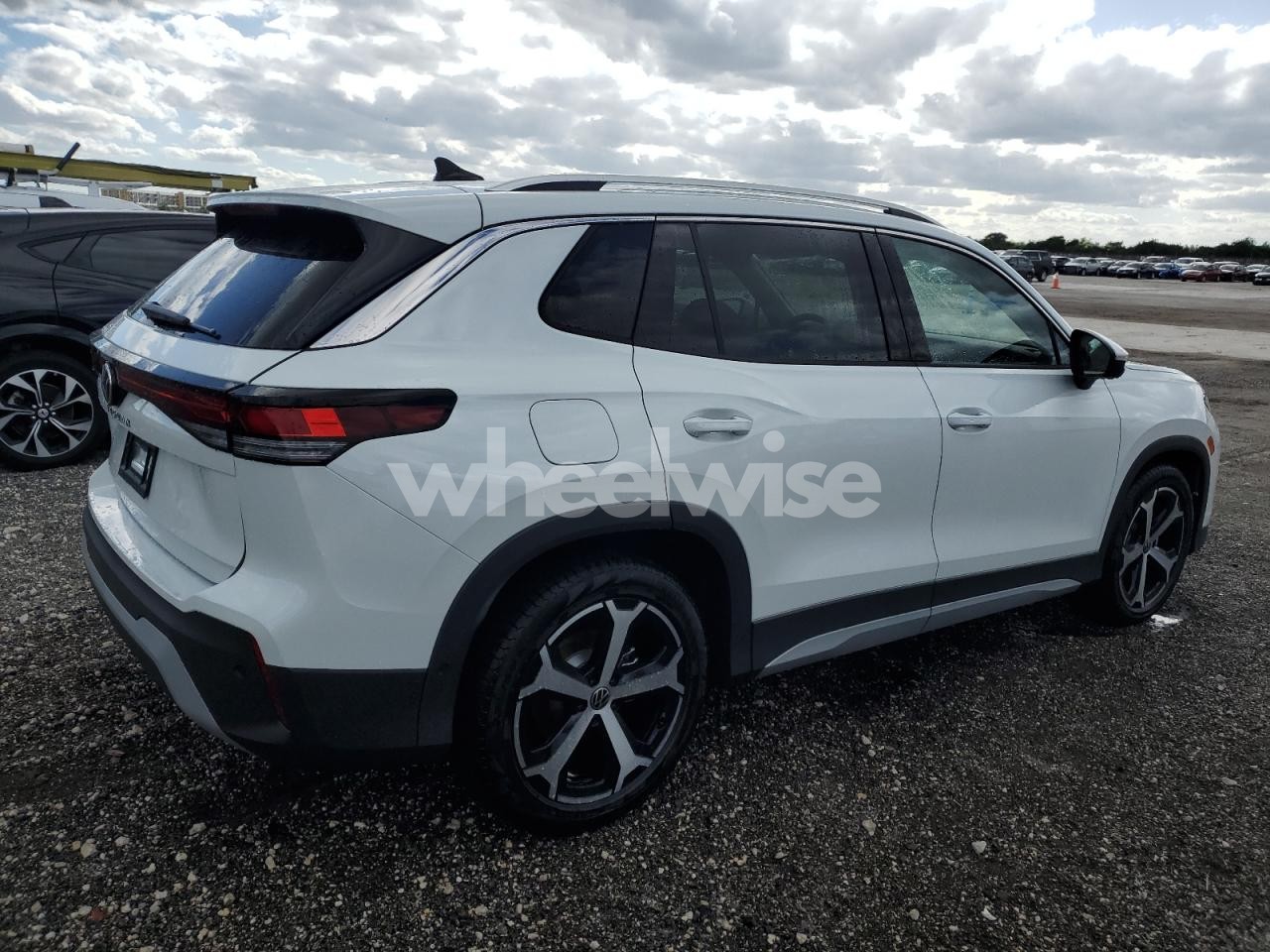 Photo 3 of 2026 VOLKSWAGEN TIGUAN SE (VIN 3VVFR7RMXTM014795)