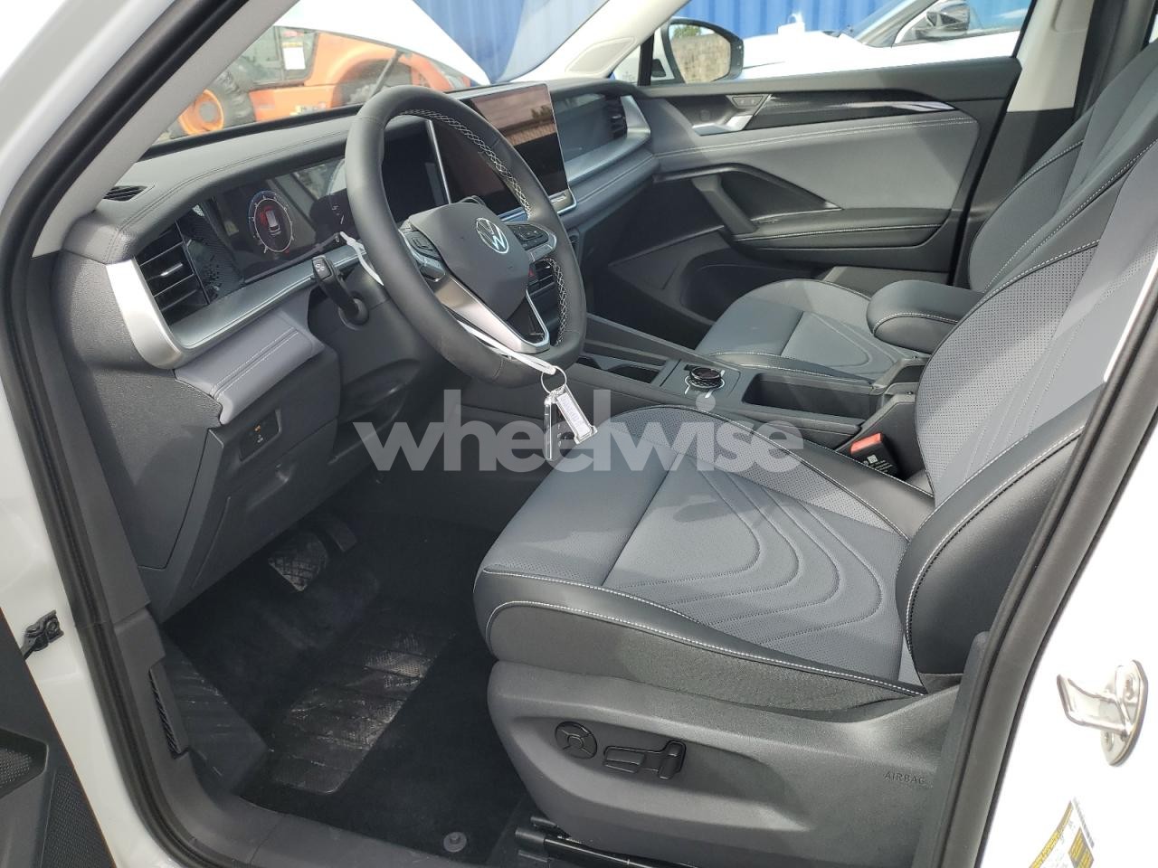Photo 7 of 2026 VOLKSWAGEN TIGUAN SE (VIN 3VVFR7RMXTM014795)