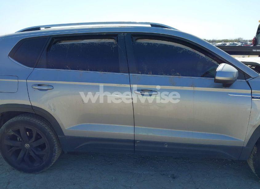 Photo 13 of 2022 Volkswagen Taos 1.5T SEL (VIN 3VVGX7B29NM001350)