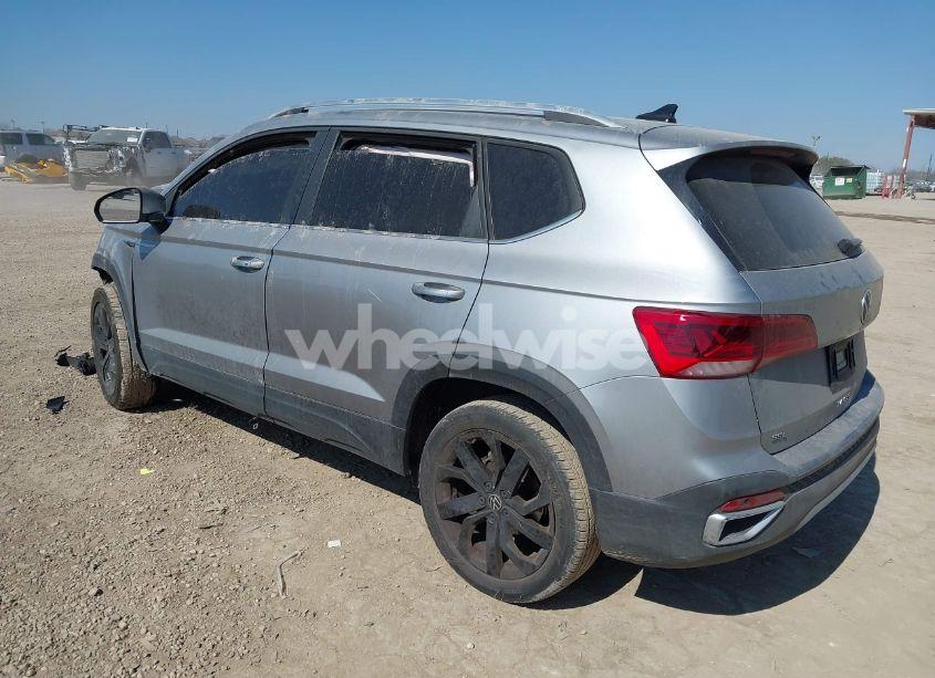 Photo 3 of 2022 Volkswagen Taos 1.5T SEL (VIN 3VVGX7B29NM001350)