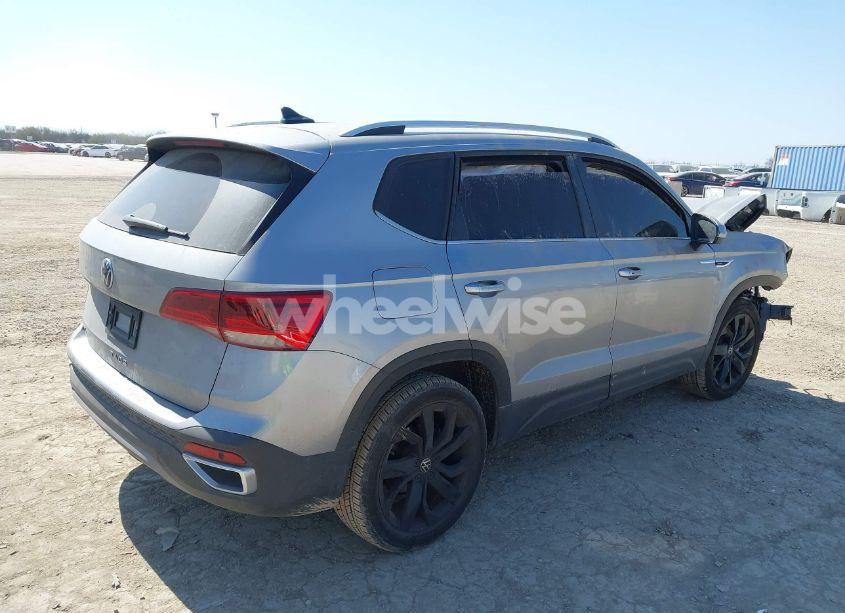 Photo 4 of 2022 Volkswagen Taos 1.5T SEL (VIN 3VVGX7B29NM001350)