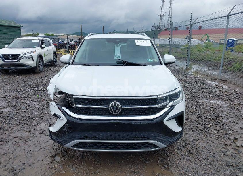Photo 12 of 2022 Volkswagen Taos 1.5T SEL (VIN 3VVJX7B23NM020157)