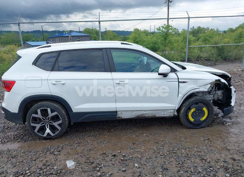 Photo 13 of 2022 Volkswagen Taos 1.5T SEL (VIN 3VVJX7B23NM020157)