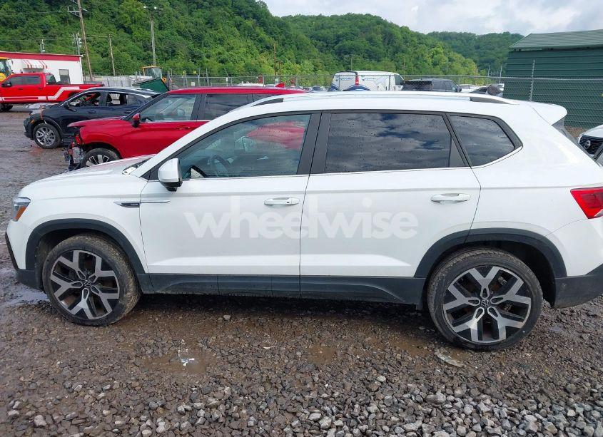 Photo 14 of 2022 Volkswagen Taos 1.5T SEL (VIN 3VVJX7B23NM020157)