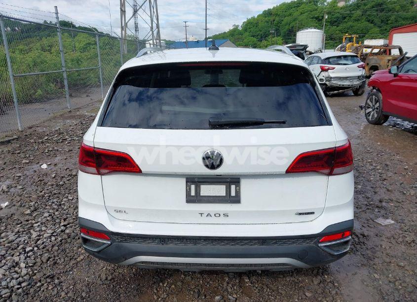 Photo 16 of 2022 Volkswagen Taos 1.5T SEL (VIN 3VVJX7B23NM020157)