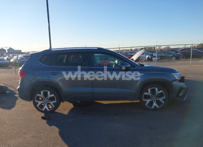 Photo 14 of 2022 Volkswagen Taos 1.5T SEL (VIN 3VVJX7B27NM026172)