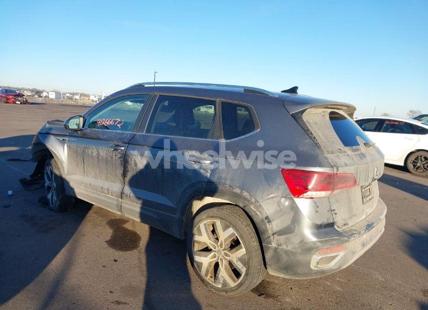 Photo 3 of 2022 Volkswagen Taos 1.5T SEL (VIN 3VVJX7B27NM026172)