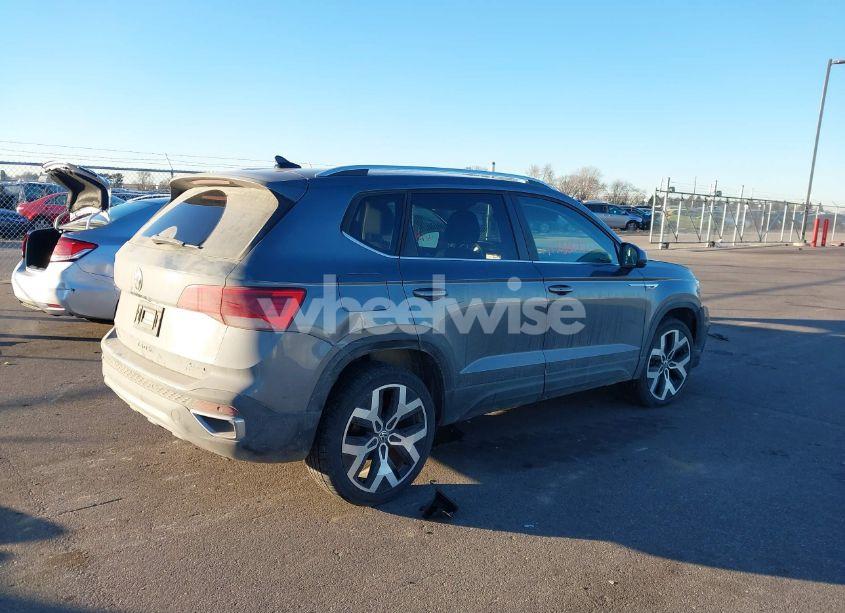 Photo 4 of 2022 Volkswagen Taos 1.5T SEL (VIN 3VVJX7B27NM026172)