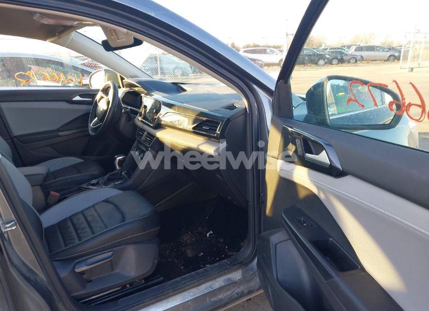 Photo 5 of 2022 Volkswagen Taos 1.5T SEL (VIN 3VVJX7B27NM026172)