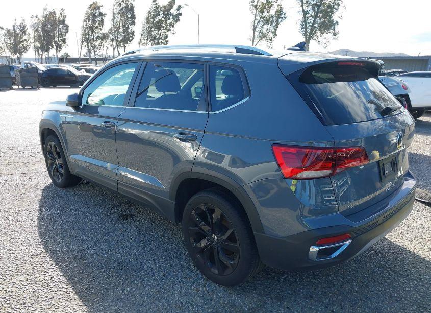 Photo 3 of 2022 Volkswagen Taos 1.5T SE (VIN 3VVLX7B20NM093253)