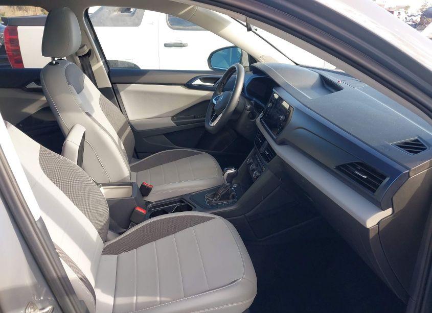 Photo 5 of 2022 Volkswagen Taos 1.5T SE (VIN 3VVLX7B20NM093253)