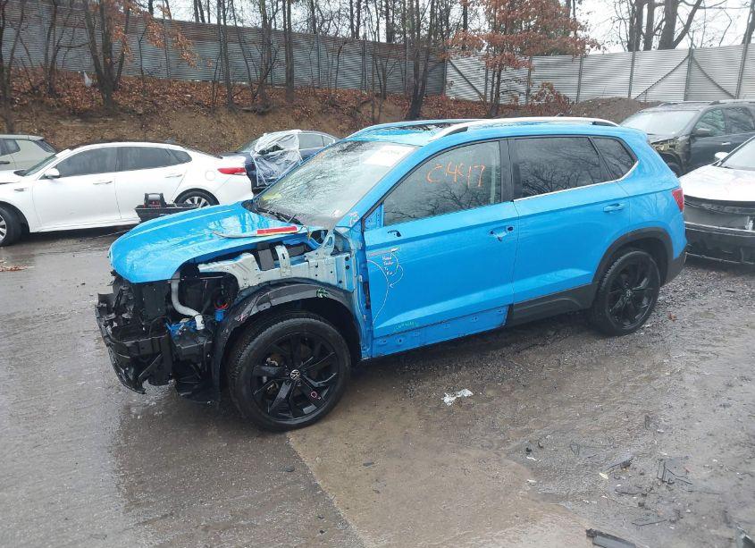 Photo 2 of 2022 Volkswagen Taos 1.5T SE (VIN 3VVLX7B22NM040697)