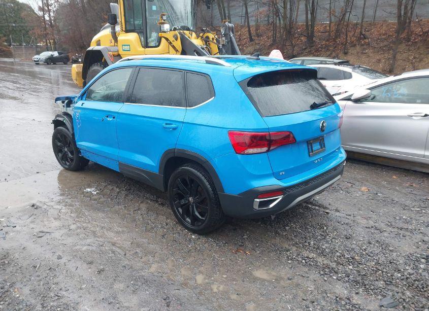 Photo 3 of 2022 Volkswagen Taos 1.5T SE (VIN 3VVLX7B22NM040697)
