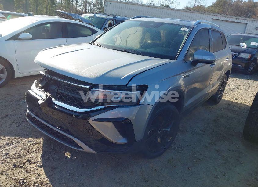 Photo 2 of 2022 Volkswagen Taos 1.5T SE (VIN 3VVLX7B22NM067141)