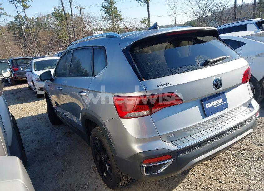 Photo 3 of 2022 Volkswagen Taos 1.5T SE (VIN 3VVLX7B22NM067141)