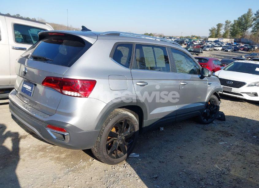 Photo 4 of 2022 Volkswagen Taos 1.5T SE (VIN 3VVLX7B22NM067141)