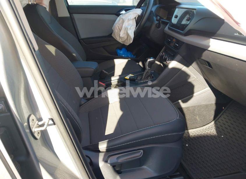 Photo 5 of 2022 Volkswagen Taos 1.5T SE (VIN 3VVLX7B22NM067141)