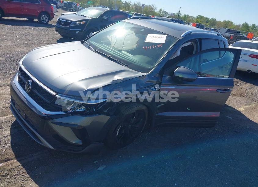 Photo 2 of 2022 Volkswagen Taos 1.5T SE (VIN 3VVLX7B23NM083106)