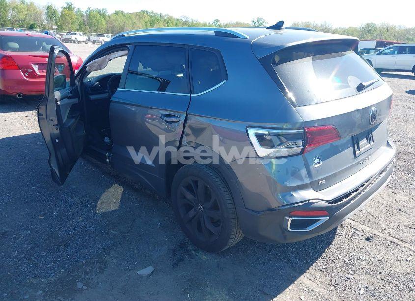 Photo 3 of 2022 Volkswagen Taos 1.5T SE (VIN 3VVLX7B23NM083106)