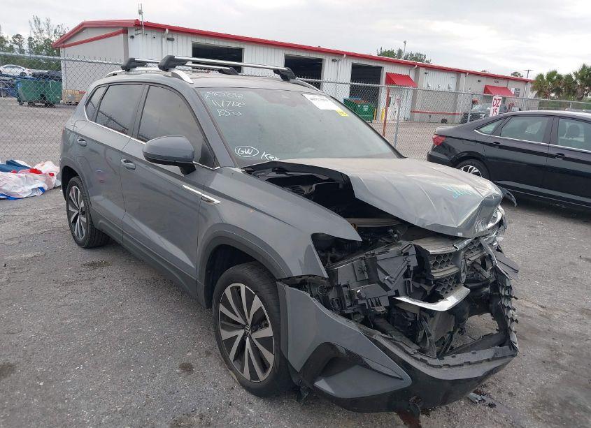 2022 Volkswagen Taos 1.5T SE (VIN 3VVLX7B24NM087892) main photo