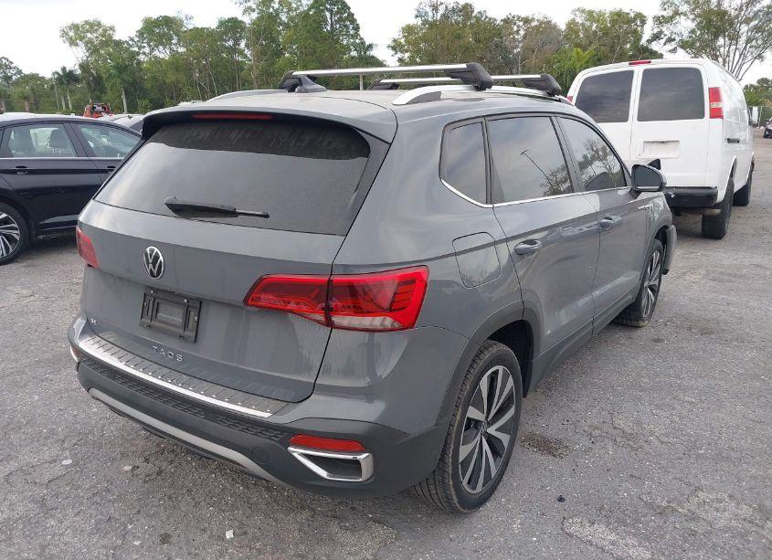 Photo 4 of 2022 Volkswagen Taos 1.5T SE (VIN 3VVLX7B24NM087892)