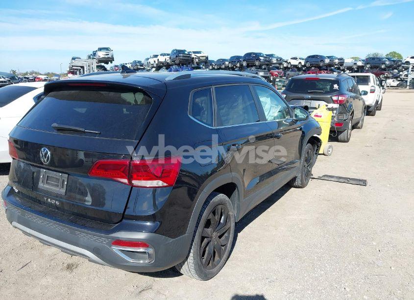 Photo 3 of 2022 Volkswagen Taos 1.5T SE (VIN 3VVLX7B25NM002848)